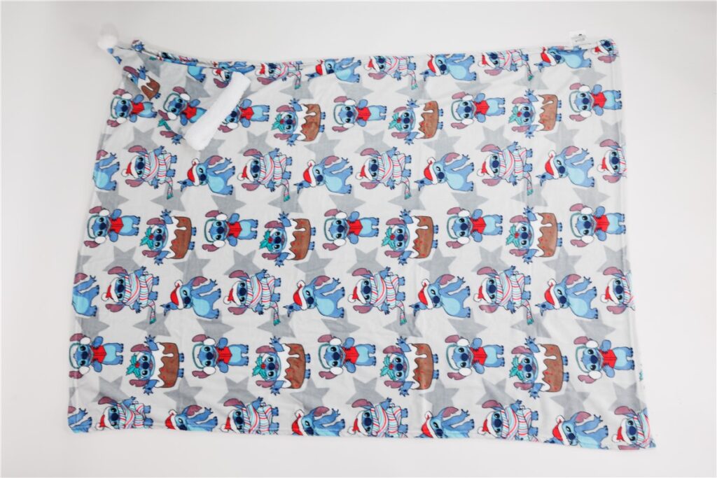 Stitch fleece plaid met kerstmuts set 100 x 140 cm - polyester