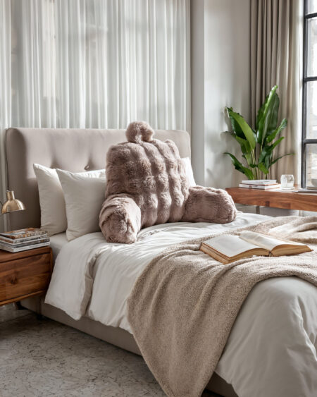 Primaviera Deluxe Bedrest Pompom Taupe 34 x 50 cm